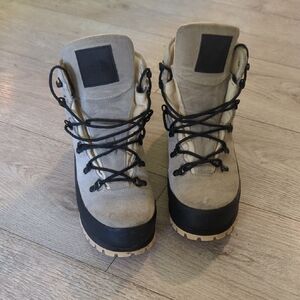 the Northface Mens Cryos Mid Boot